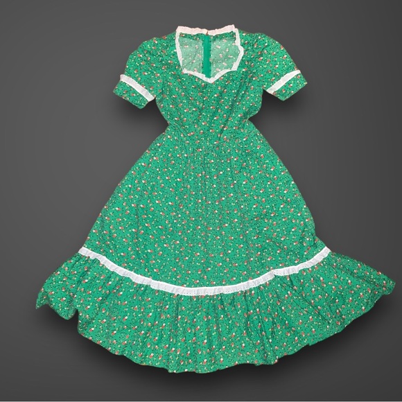 v i n t a g e :: Whimsical Handmade Floral Cottagecore Milkmaid Dress - Picture 8 of 16